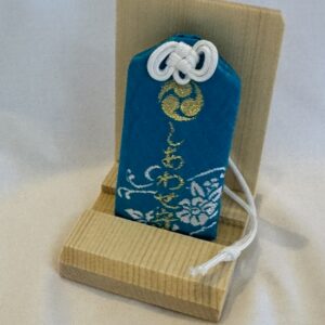 Omamori Stand (守り立て）