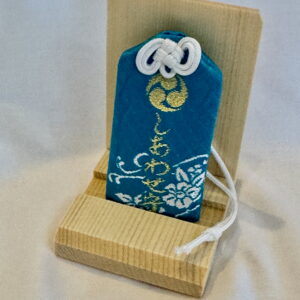 Omamori Stand (守り立て)